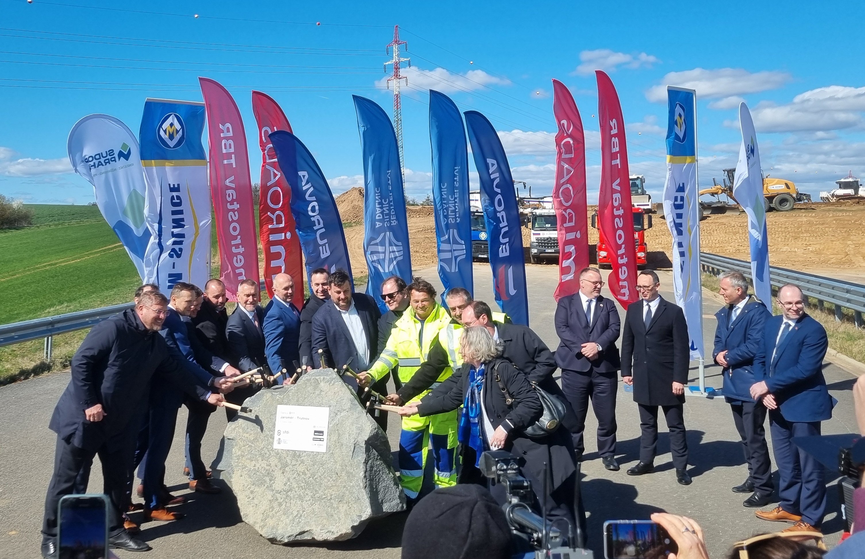       
          D11: Zahájena výstavba posledního úseku k polským hranicím
      