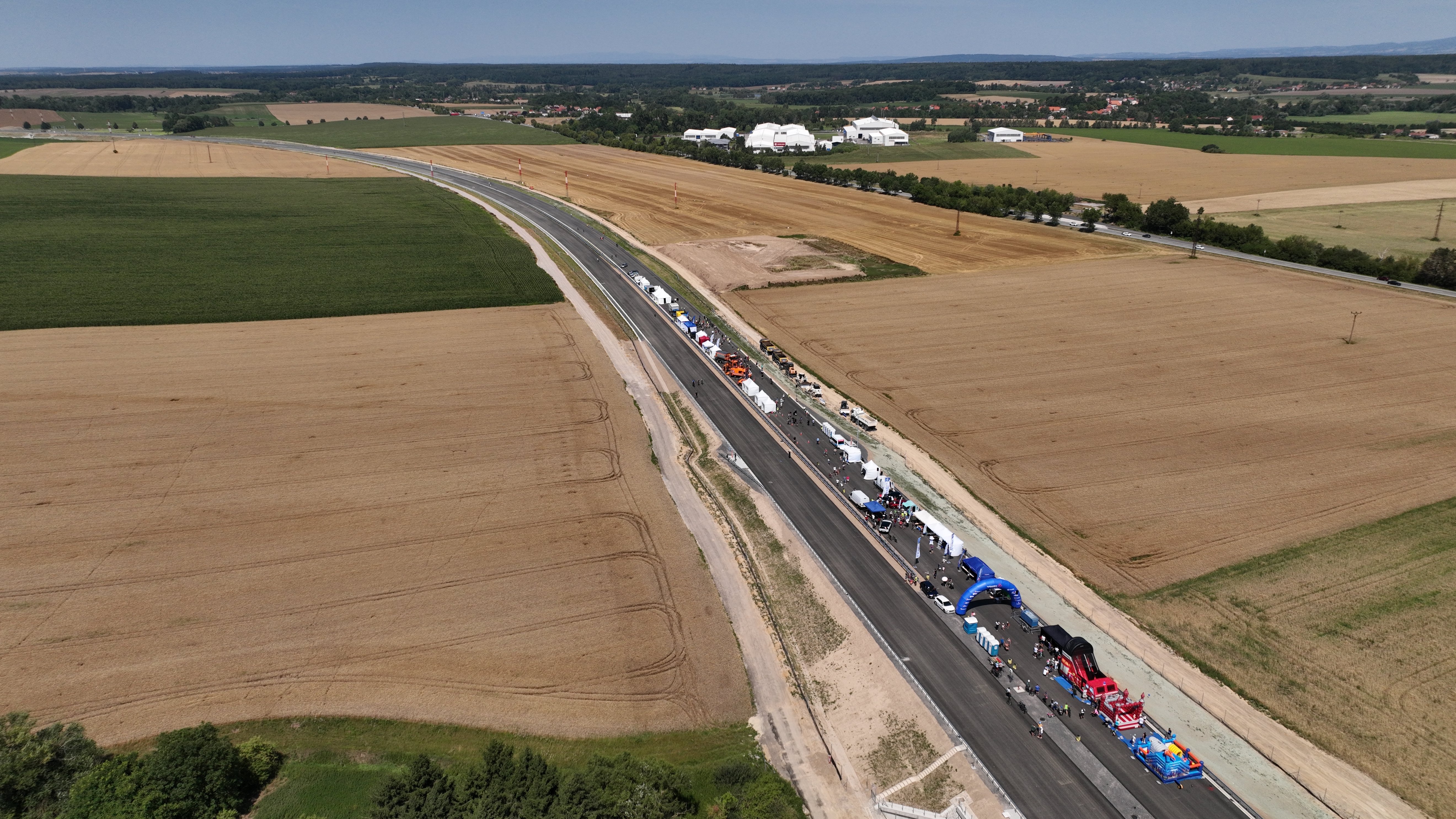       
          Den otevřené dálnice D35 Ostrov – Vysoké Mýto
      